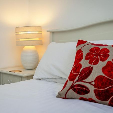 3 BEDROOM EDINBURGH VICTORIAN APARTMENT-6 Beds-Free Street Parking Buitenkant foto