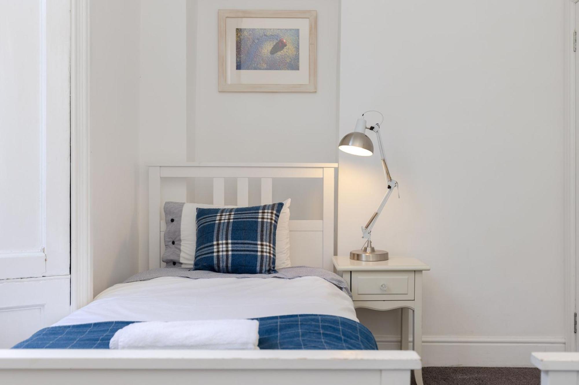 3 BEDROOM EDINBURGH VICTORIAN APARTMENT-6 Beds-Free Street Parking Buitenkant foto