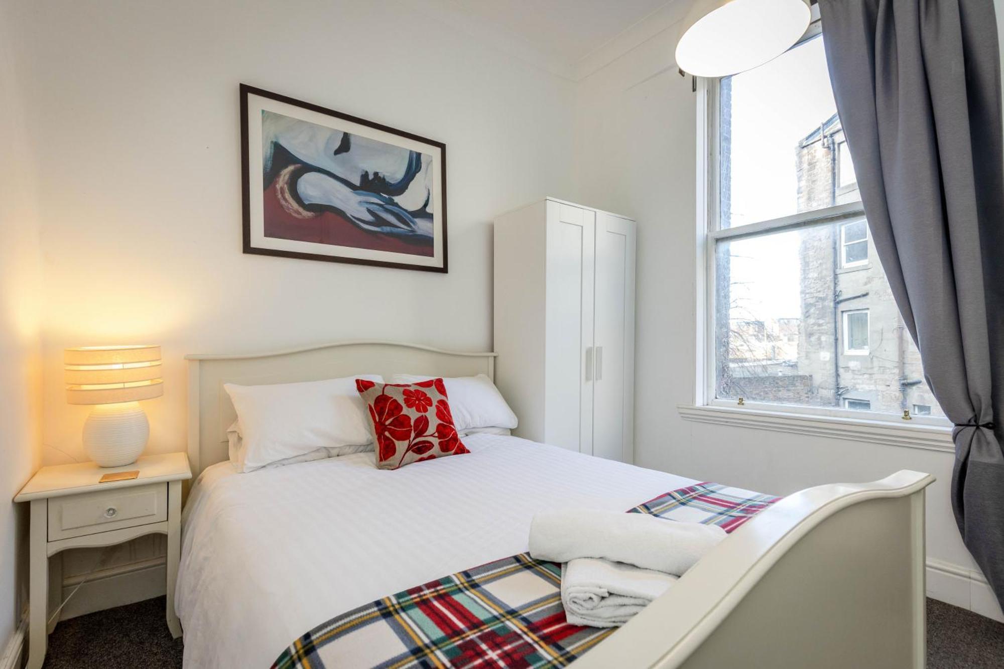 3 BEDROOM EDINBURGH VICTORIAN APARTMENT-6 Beds-Free Street Parking Buitenkant foto