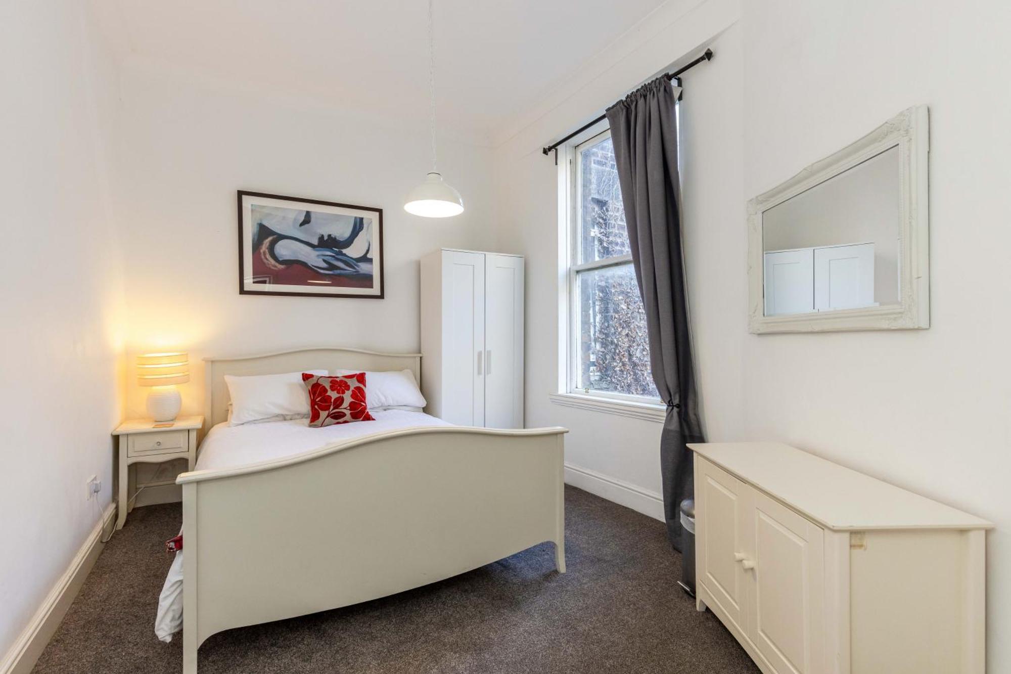 3 BEDROOM EDINBURGH VICTORIAN APARTMENT-6 Beds-Free Street Parking Buitenkant foto