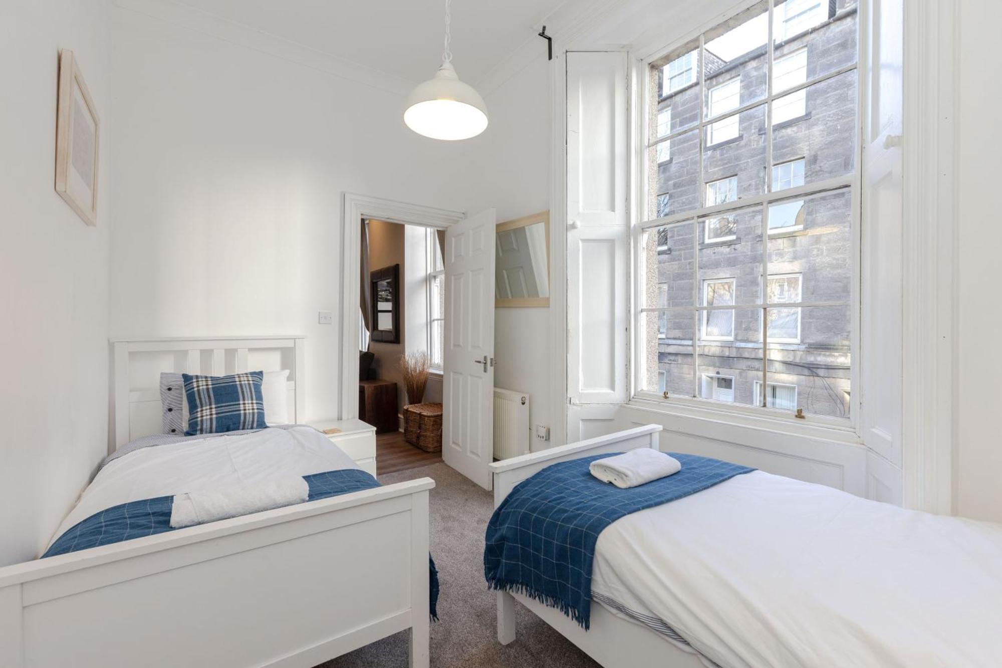 3 BEDROOM EDINBURGH VICTORIAN APARTMENT-6 Beds-Free Street Parking Buitenkant foto