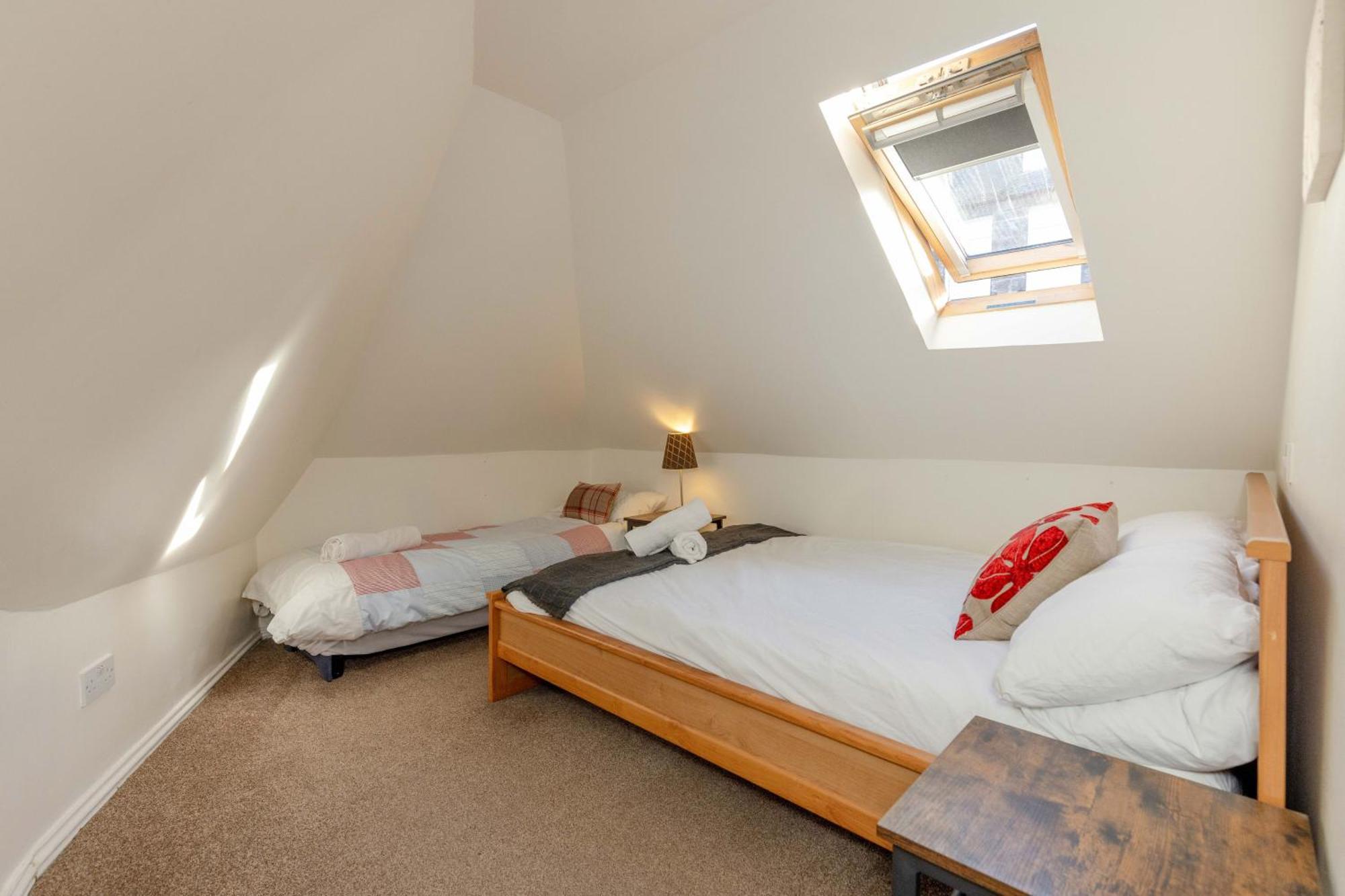 3 BEDROOM EDINBURGH VICTORIAN APARTMENT-6 Beds-Free Street Parking Buitenkant foto