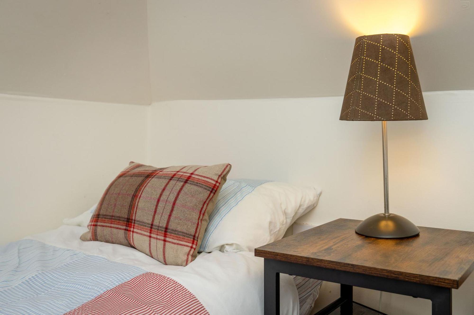 3 BEDROOM EDINBURGH VICTORIAN APARTMENT-6 Beds-Free Street Parking Buitenkant foto